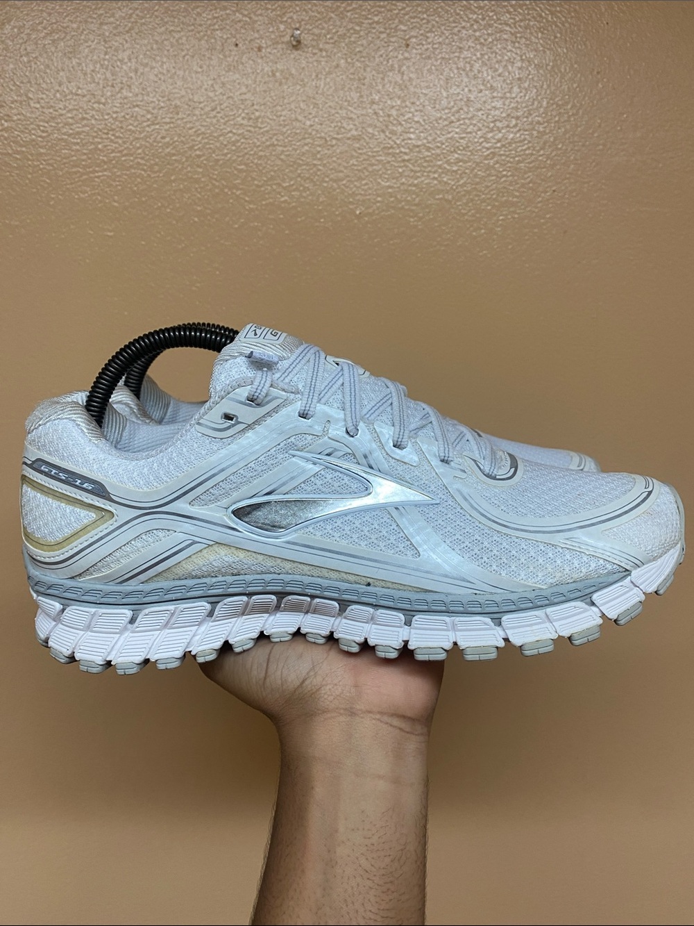 Brooks Adrenaline GTS 16 Women’s Running Sneakers Size 10 Medium (B)